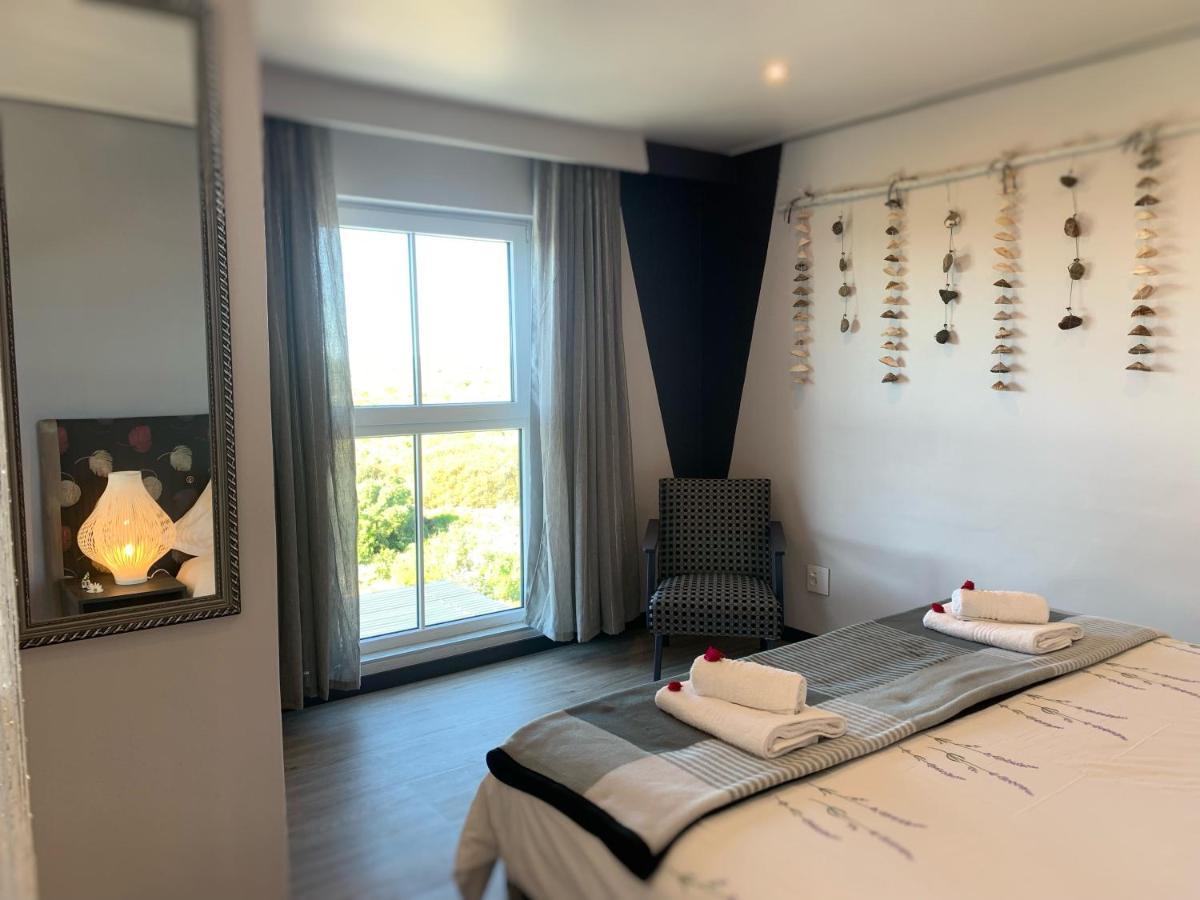 Farr Out Guest House Патерностер Екстериор снимка