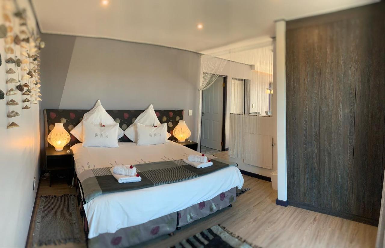 Farr Out Guest House Патерностер Екстериор снимка