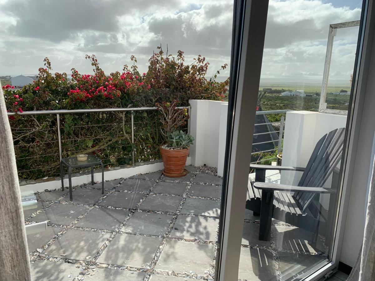 Farr Out Guest House Патерностер Екстериор снимка