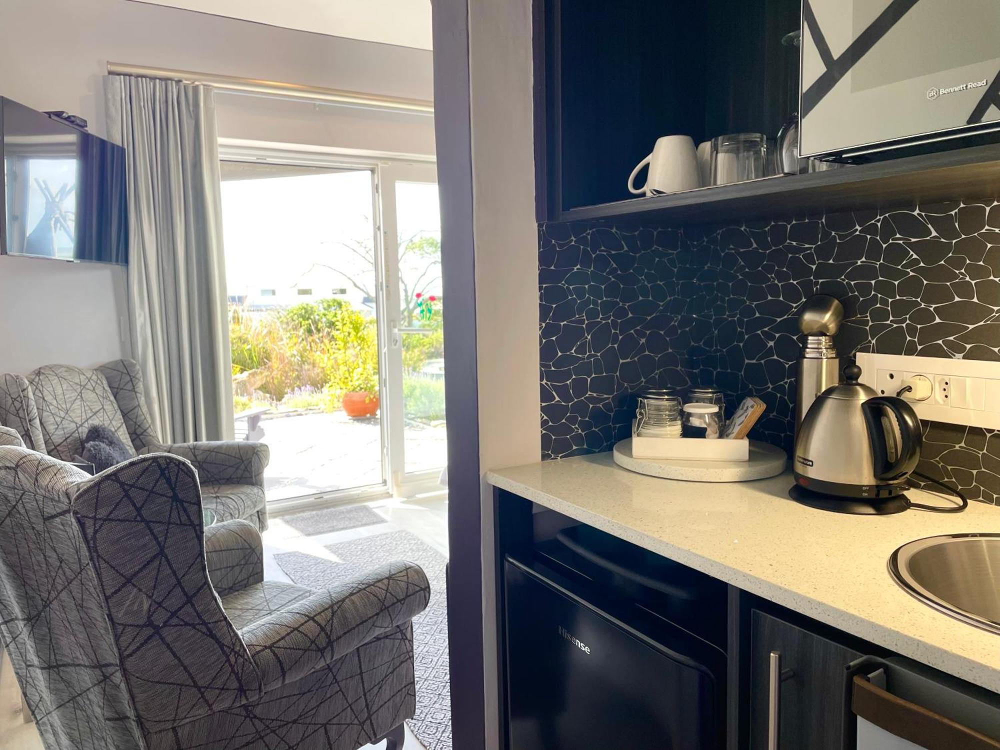 Farr Out Guest House Патерностер Екстериор снимка