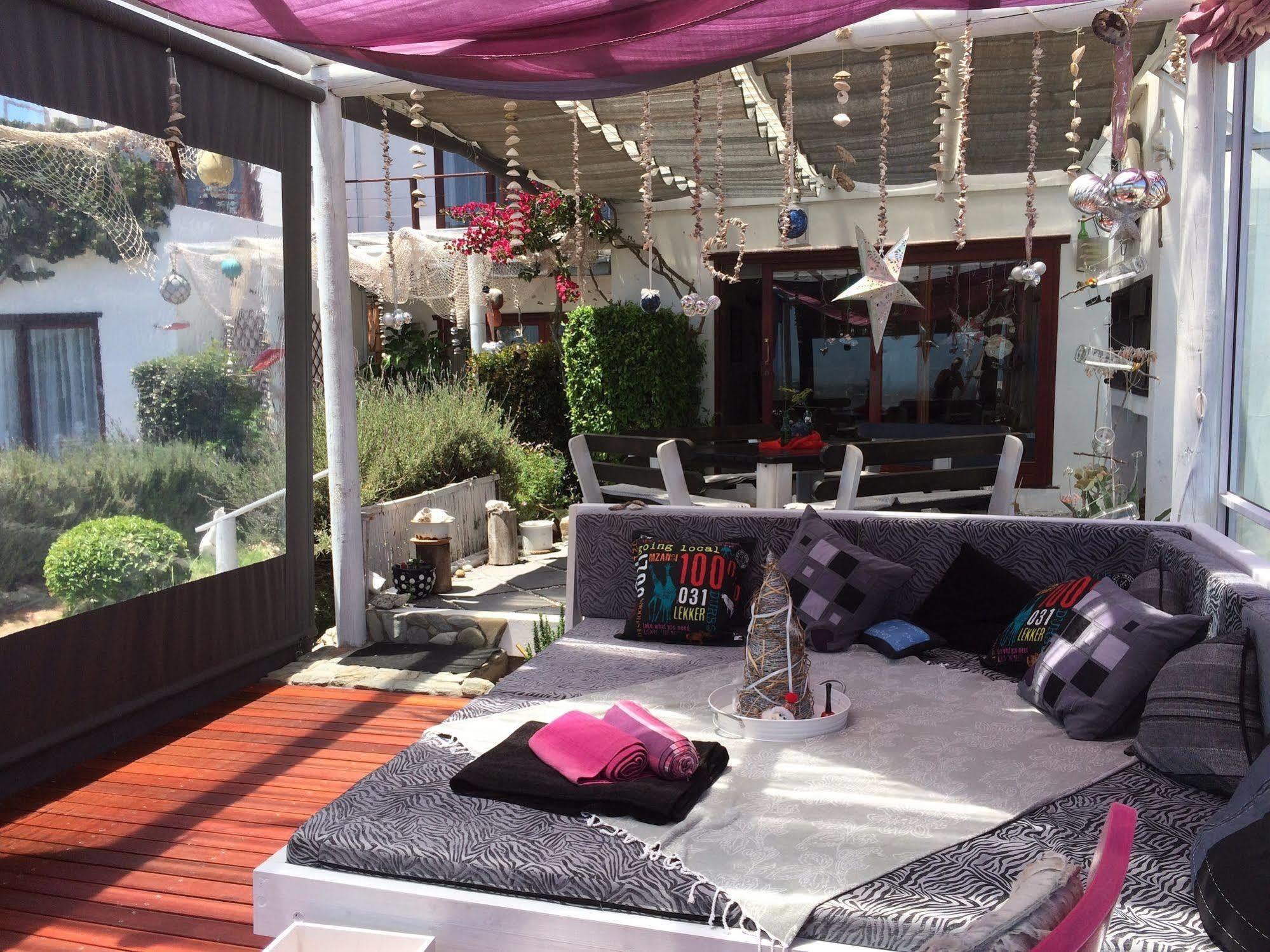 Farr Out Guest House Патерностер Екстериор снимка