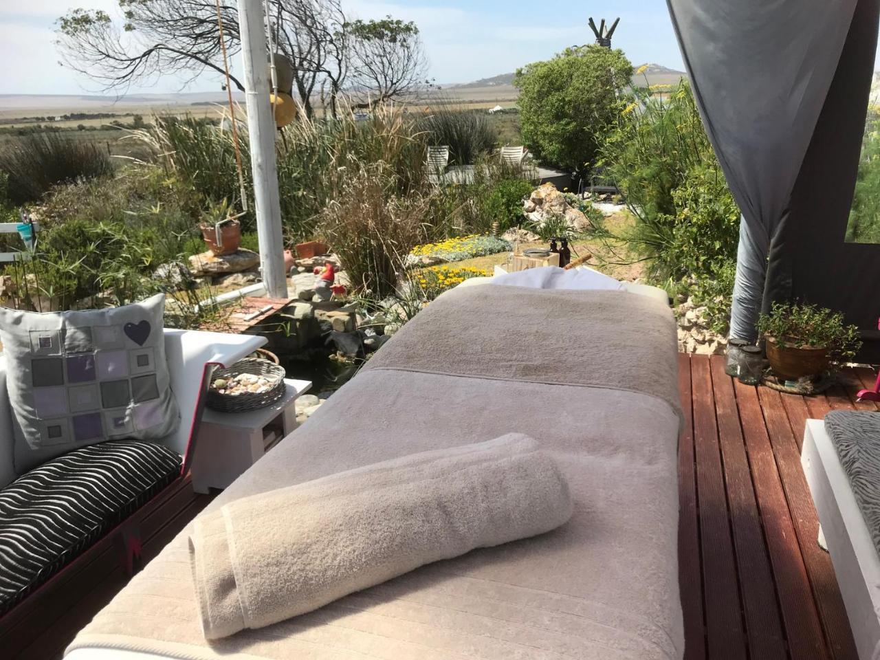 Farr Out Guest House Патерностер Екстериор снимка