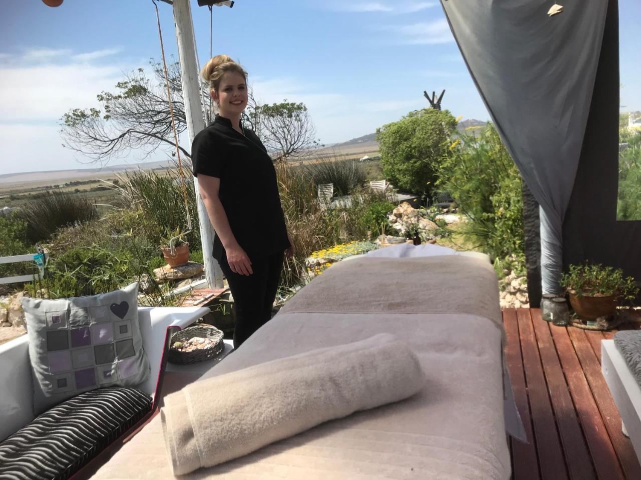 Farr Out Guest House Патерностер Екстериор снимка